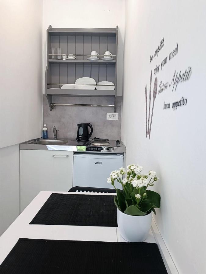 Studio Apartman Brletic Tounj Buitenkant foto
