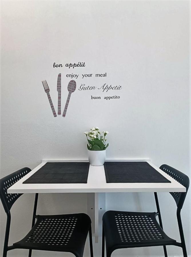 Studio Apartman Brletic Tounj Buitenkant foto