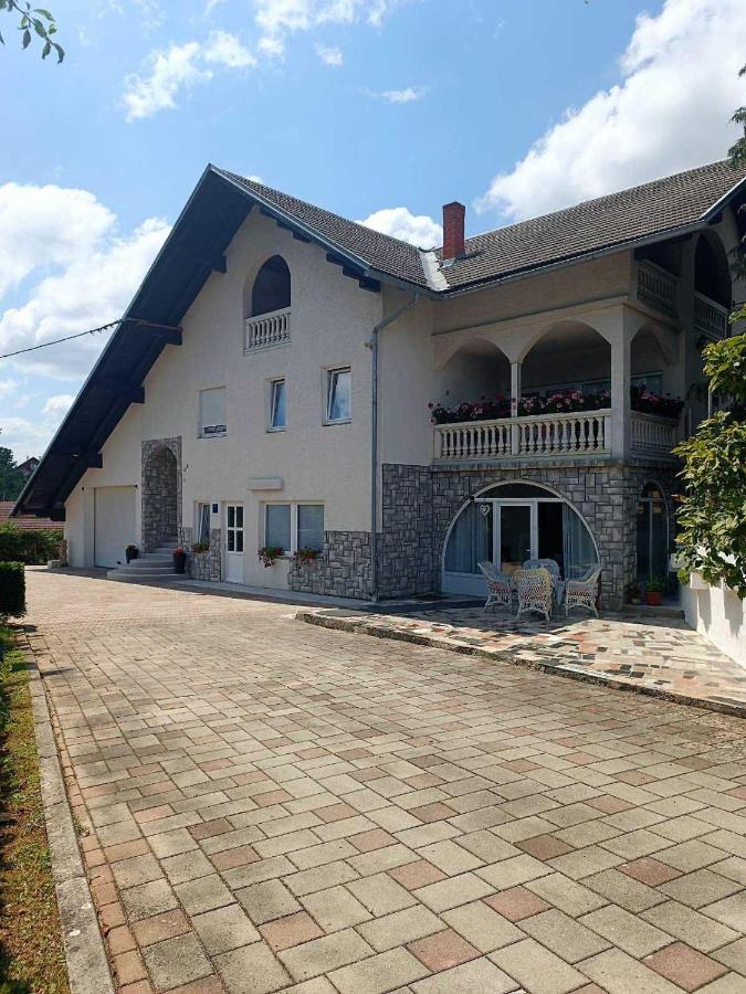 Studio Apartman Brletic Tounj Buitenkant foto